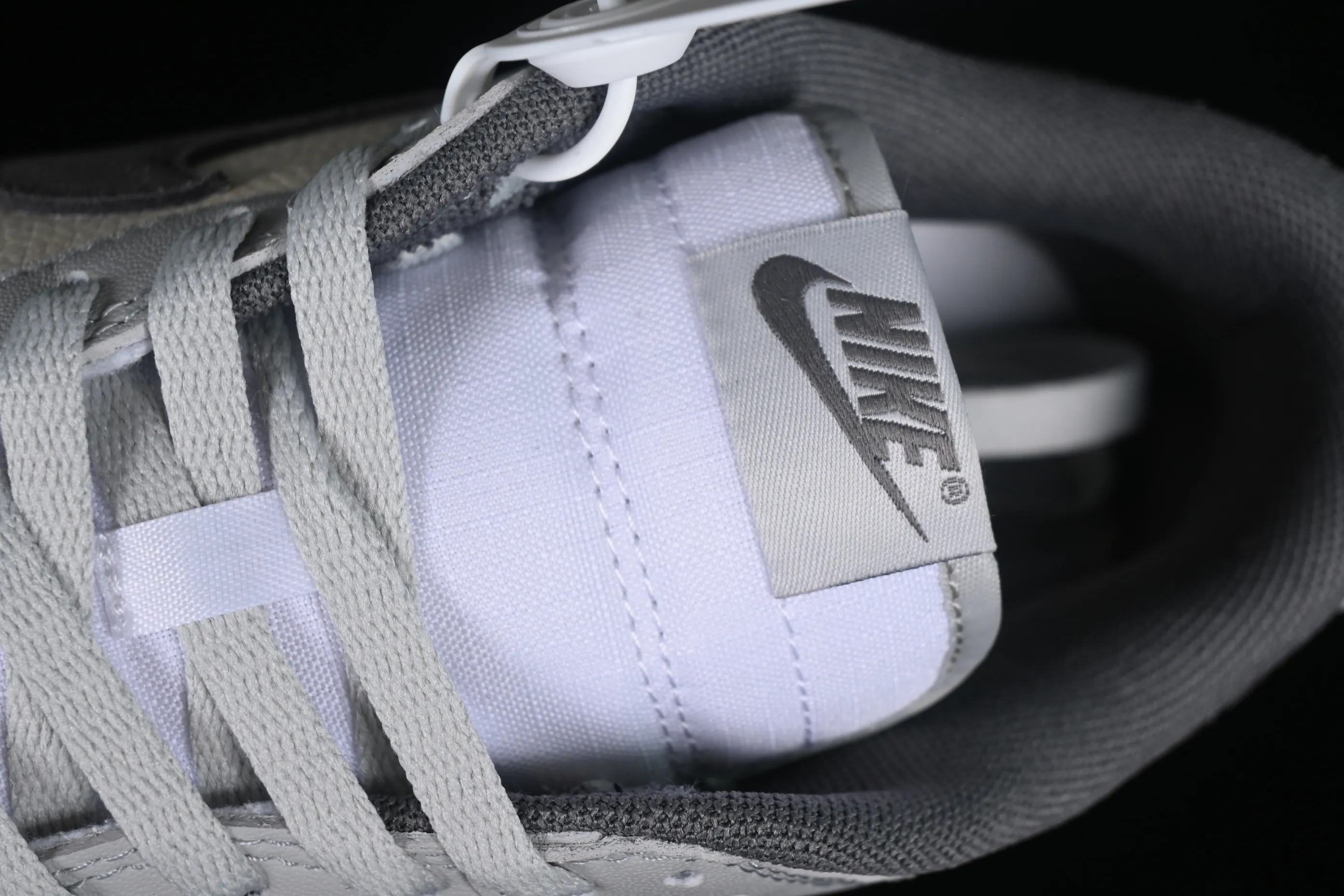 All Categories Nk SB Dunk Series Nk SB Dunk Low Low-top sneakers Nk Dunk Low "Light Carbon"​ Simple gray and white SB low-top casual sneakers FJ4188-100